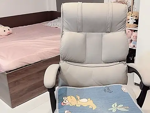 Eva-Public online show from 11.01.25