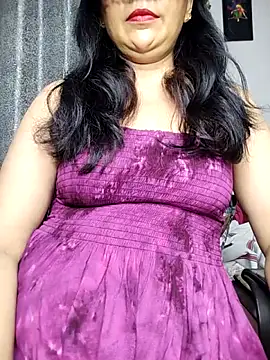 Snapshot of sexy_bhabhi69 chatting on 10.14.25 sexy bhabhi69 online show from 10.14.25