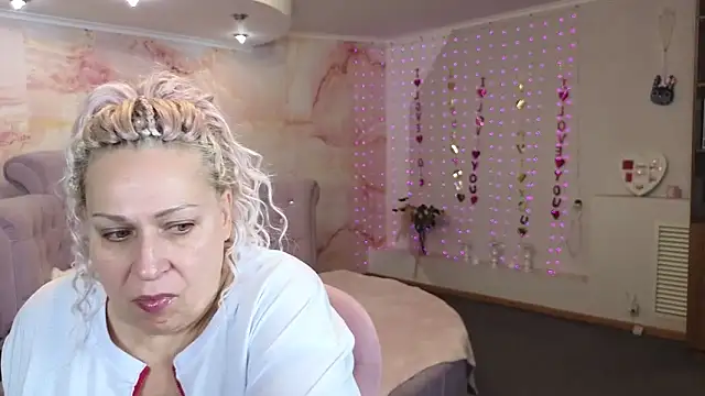 Penelope Pinky online show from 10.10.25