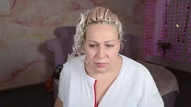 Penelope Pinky online show from 10.15.25