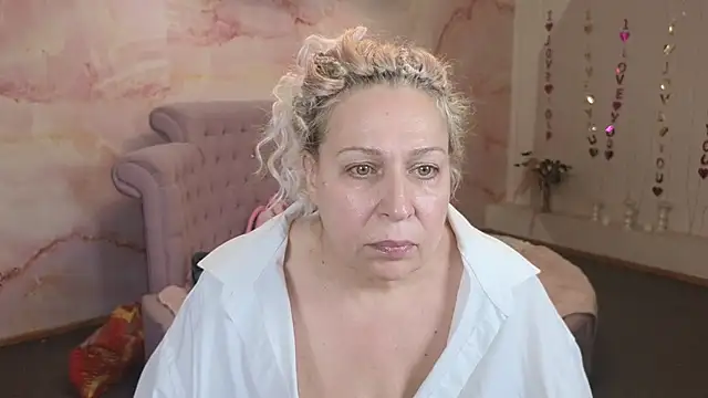 Penelope Pinky online show from 10.29.25