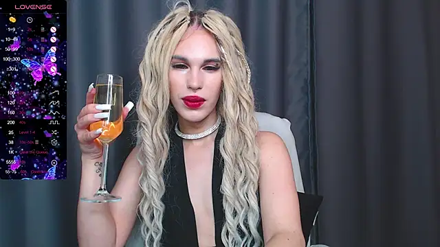 Snapshot of Cassie_Bae chatting on 01.01.25 Cassie Bae online show from 01.01.25