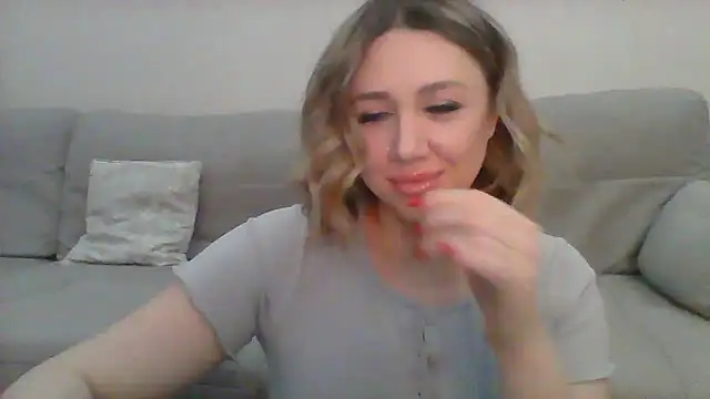 VickyLove047 online show from 03.18.25