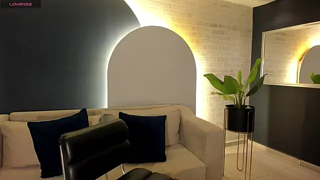 Snapshot of FernandaX1 chatting on 10.07.25 FernandaX1 online show from 10.07.25