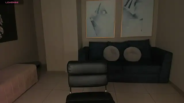 Snapshot of FernandaX1 chatting on 10.23.25 FernandaX1 online show from 10.23.25