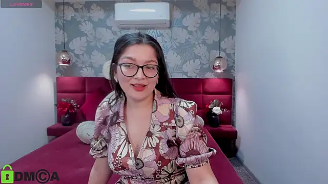 Snapshot of ZarifaBev chatting on 12.15.24 ZarifaBev online show from 12.15.24