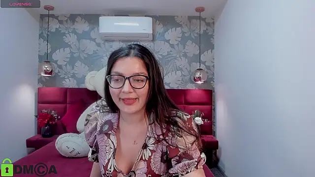 Snapshot of ZarifaBev chatting on 12.16.24 ZarifaBev online show from 12.16.24