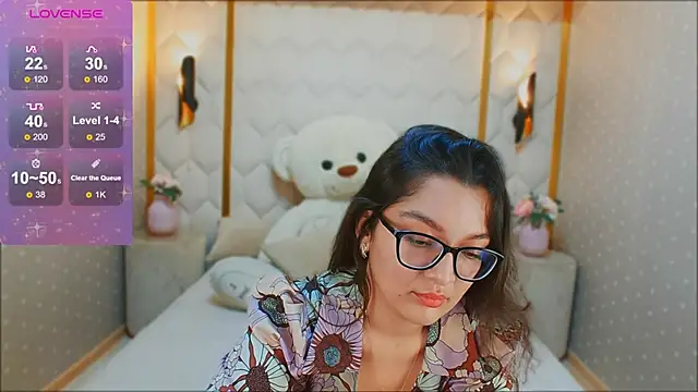 Snapshot of ZarifaBev chatting on 12.21.24 ZarifaBev online show from 12.21.24