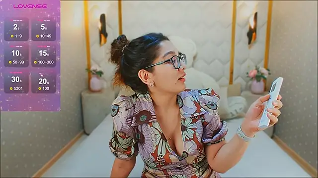 Snapshot of ZarifaBev chatting on 12.21.24 ZarifaBev online show from 12.21.24