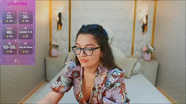 Snapshot of ZarifaBev chatting on 12.22.24 ZarifaBev online show from 12.22.24