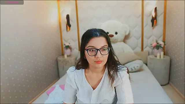 Snapshot of ZarifaBev chatting on 12.26.24 ZarifaBev online show from 12.26.24