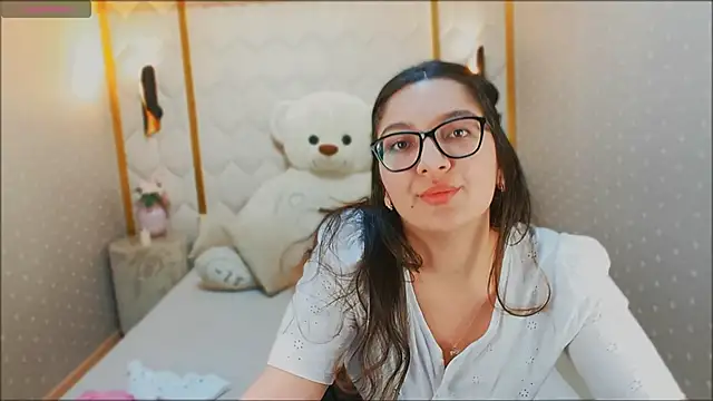 Snapshot of ZarifaBev chatting on 12.27.24 ZarifaBev online show from 12.27.24