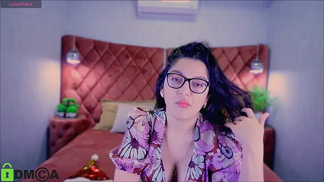 Snapshot of ZarifaBev chatting on 12.29.24 ZarifaBev online show from 12.29.24