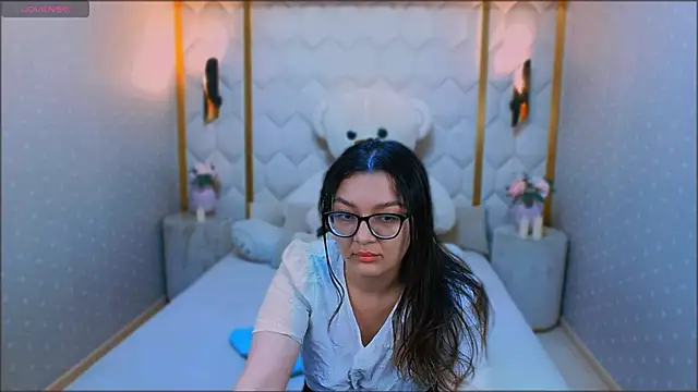 Snapshot of ZarifaBev chatting on 01.07.25 ZarifaBev online show from 01.07.25