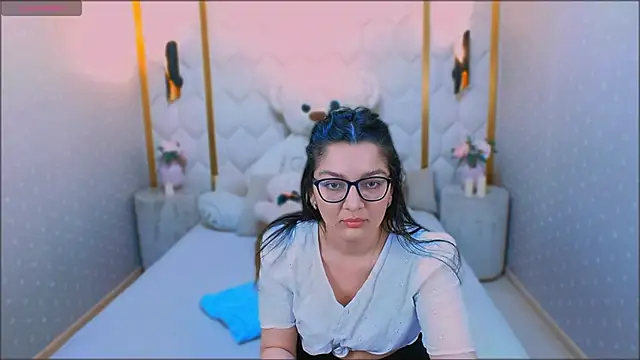 Snapshot of ZarifaBev chatting on 01.07.25 ZarifaBev online show from 01.07.25