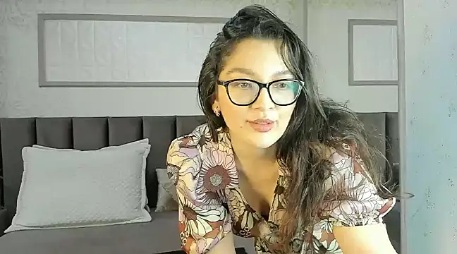 Snapshot of ZarifaBev chatting on 01.09.25 ZarifaBev online show from 01.09.25