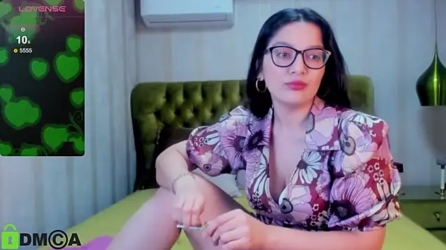 Snapshot of ZarifaBev chatting on 02.02.25 ZarifaBev online show from 02.02.25