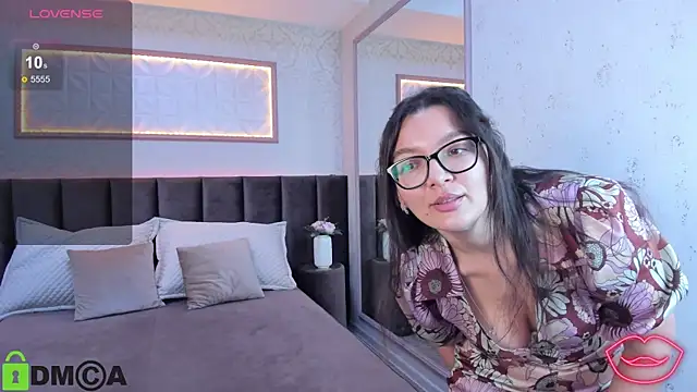 Snapshot of ZarifaBev chatting on 02.04.25 ZarifaBev online show from 02.04.25