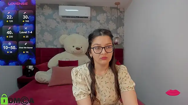 Snapshot of ZarifaBev chatting on 02.07.25 ZarifaBev online show from 02.07.25