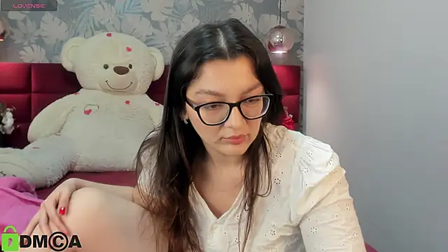 Snapshot of ZarifaBev chatting on 02.13.25 ZarifaBev online show from 02.13.25