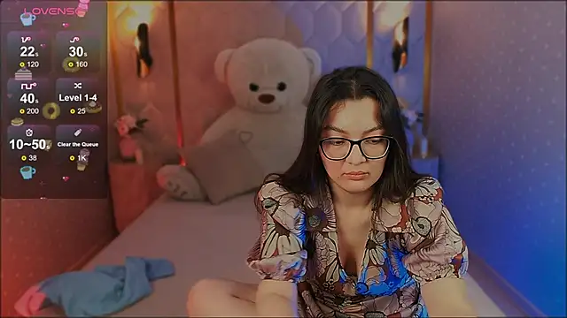 Snapshot of ZarifaBev chatting on 02.15.25 ZarifaBev online show from 02.15.25