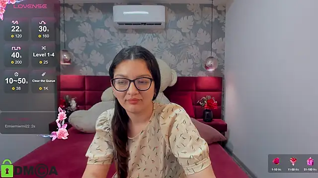 Snapshot of ZarifaBev chatting on 02.22.25 ZarifaBev online show from 02.22.25