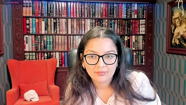 Snapshot of ZarifaBev chatting on 09.10.25 ZarifaBev online show from 09.10.25