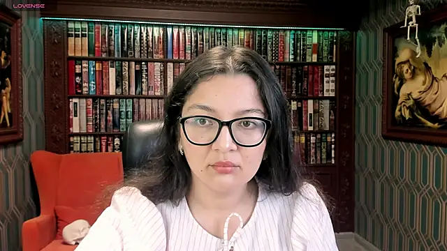 Snapshot of ZarifaBev chatting on 09.11.25 ZarifaBev online show from 09.11.25