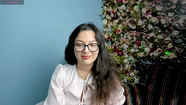 Snapshot of ZarifaBev chatting on 09.24.25 ZarifaBev online show from 09.24.25