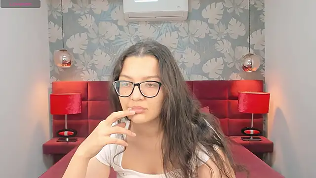 Snapshot of ZarifaBev chatting on 10.01.25 ZarifaBev online show from 10.01.25