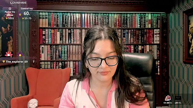 Snapshot of ZarifaBev chatting on 10.10.25 ZarifaBev online show from 10.10.25