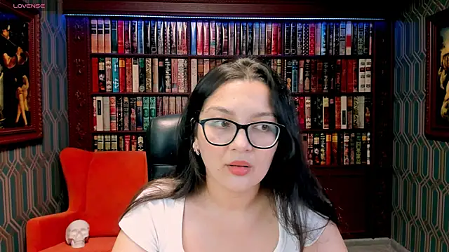 Snapshot of ZarifaBev chatting on 10.12.25 ZarifaBev online show from 10.12.25