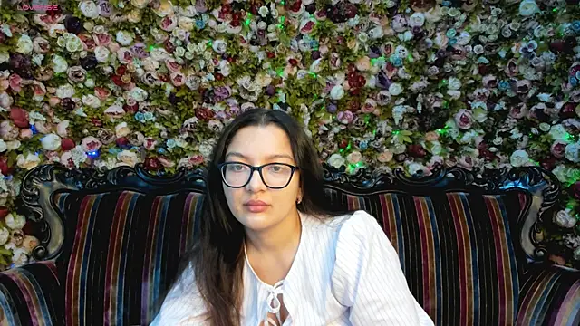 Snapshot of ZarifaBev chatting on 10.15.25 ZarifaBev online show from 10.15.25