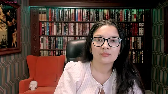 Snapshot of ZarifaBev chatting on 10.16.25 ZarifaBev online show from 10.16.25