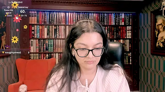 Snapshot of ZarifaBev chatting on 10.18.25 ZarifaBev online show from 10.18.25