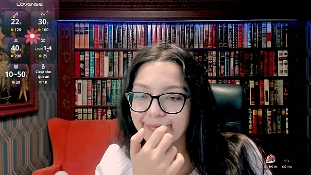 Snapshot of ZarifaBev chatting on 10.19.25 ZarifaBev online show from 10.19.25