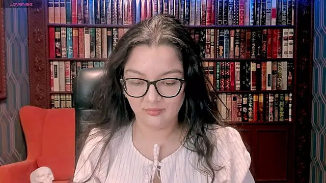 Snapshot of ZarifaBev chatting on 10.22.25 ZarifaBev online show from 10.22.25