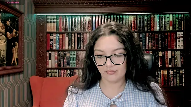 Snapshot of ZarifaBev chatting on 10.29.25 ZarifaBev online show from 10.29.25