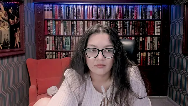 Snapshot of ZarifaBev chatting on 11.02.25 ZarifaBev online show from 11.02.25