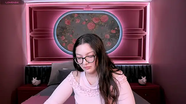 Snapshot of ZarifaBev chatting on 11.05.25 ZarifaBev online show from 11.05.25