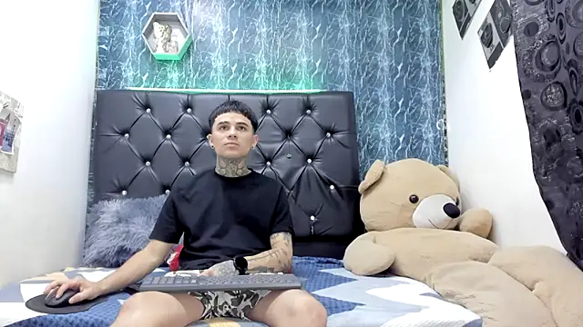 exotic hot couple online show from 11.22.25