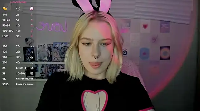 Snapshot of tender_kiitty chatting on 01.25.25 tender kiitty online show from 01.25.25