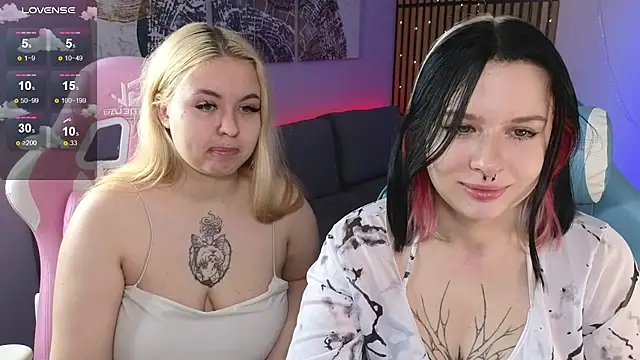 Snapshot of tender_kiitty chatting on 10.26.25 tender kiitty online show from 10.26.25