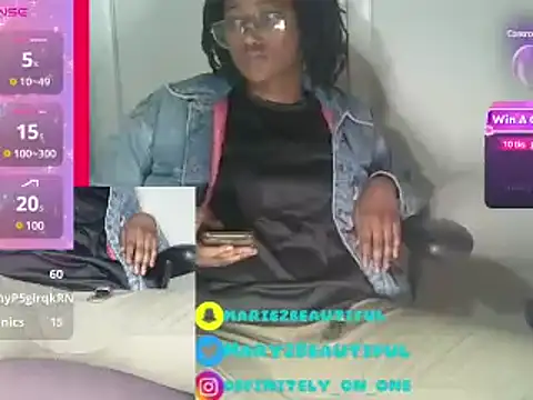 Snapshot of cum2mary_ chatting on 02.11.25 cum2mary online show from 02.11.25