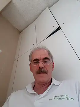 Snapshot of farock chatting on 12.20.24 farock online show from 12.20.24