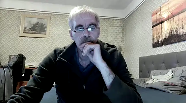 Snapshot of farock chatting on 12.21.24 farock online show from 12.21.24