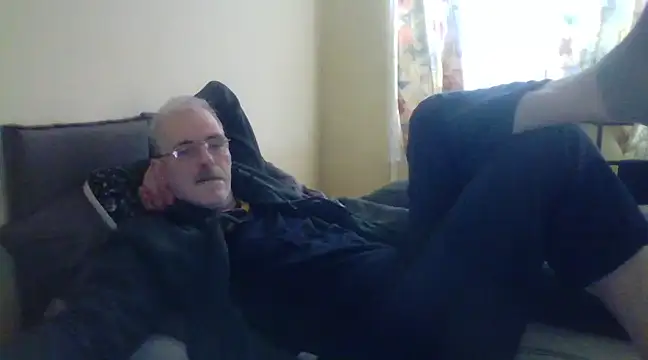 Snapshot of farock chatting on 03.17.25 farock online show from 03.17.25