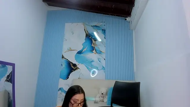 Snapshot of Danniela18_ chatting on 03.19.25 Danniela18 online show from 03.19.25