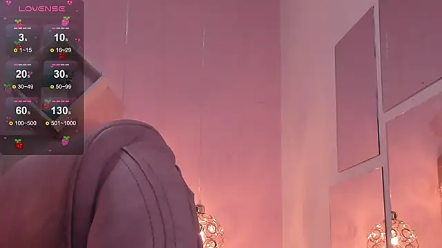 Snapshot of melanie_hh chatting on 09.30.25 melanie hh online show from 09.30.25