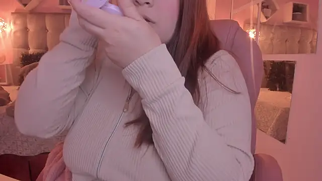 Snapshot of melanie_hh chatting on 10.06.25 melanie hh online show from 10.06.25